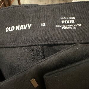 Old Navy Black Ankle Pixie Pants